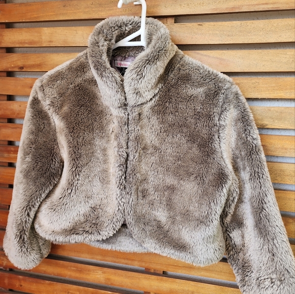 Obvious Jackets & Blazers - OBVIOUS winter coat faux fur cropped jacket shrug size 8